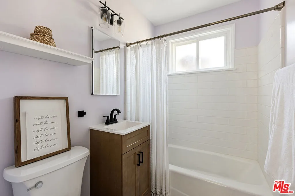 Tarzana, California 91335, United States, 3 Bedrooms Bedrooms, ,2 BathroomsBathrooms,Residential,Pending,144778