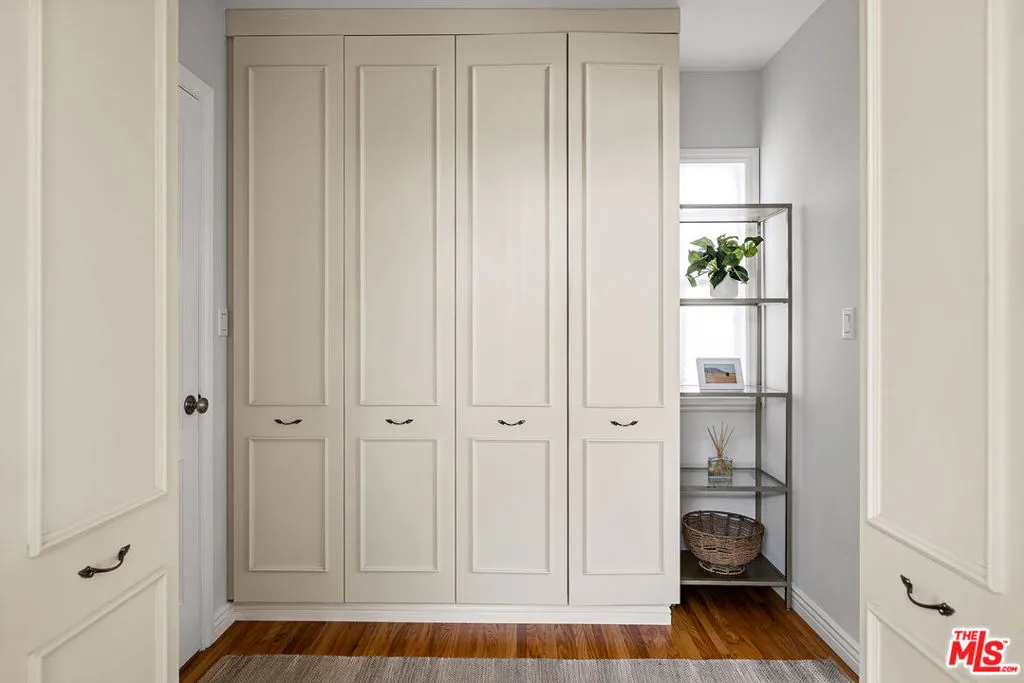 Tarzana, California 91335, United States, 3 Bedrooms Bedrooms, ,2 BathroomsBathrooms,Residential,Pending,144778