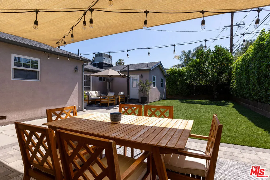 Tarzana, California 91335, United States, 3 Bedrooms Bedrooms, ,2 BathroomsBathrooms,Residential,Pending,144778