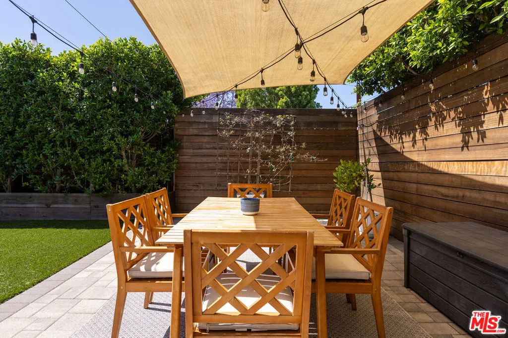 Tarzana, California 91335, United States, 3 Bedrooms Bedrooms, ,2 BathroomsBathrooms,Residential,Pending,144778