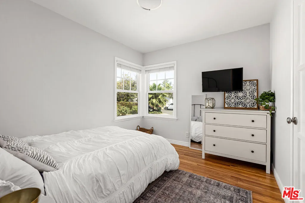 Tarzana, California 91335, United States, 3 Bedrooms Bedrooms, ,2 BathroomsBathrooms,Residential,Pending,144778