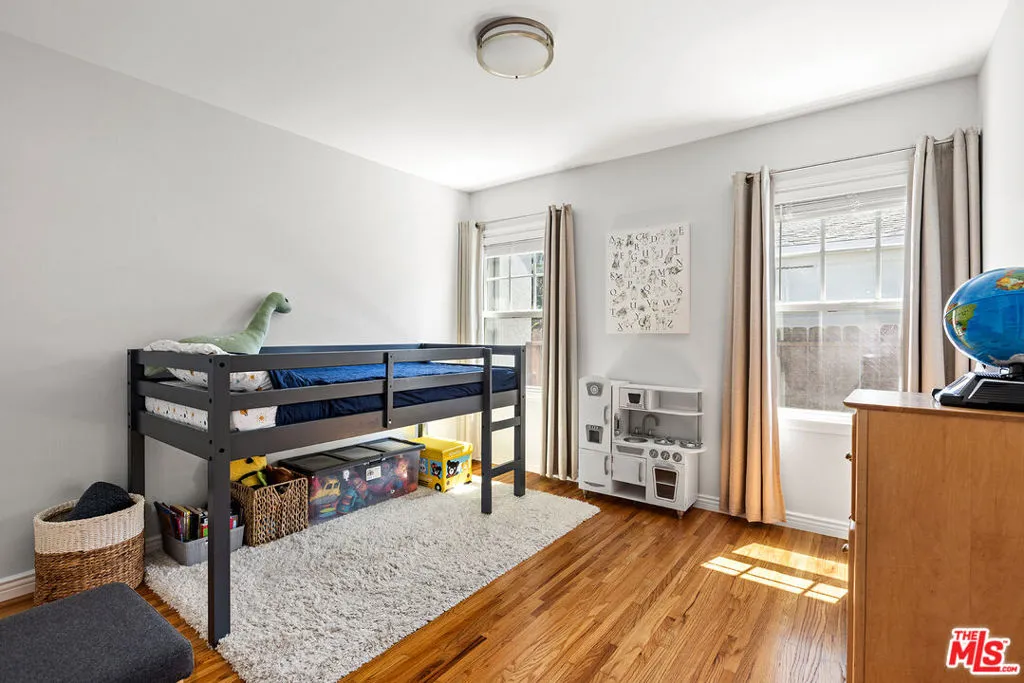 Tarzana, California 91335, United States, 3 Bedrooms Bedrooms, ,2 BathroomsBathrooms,Residential,Pending,144778