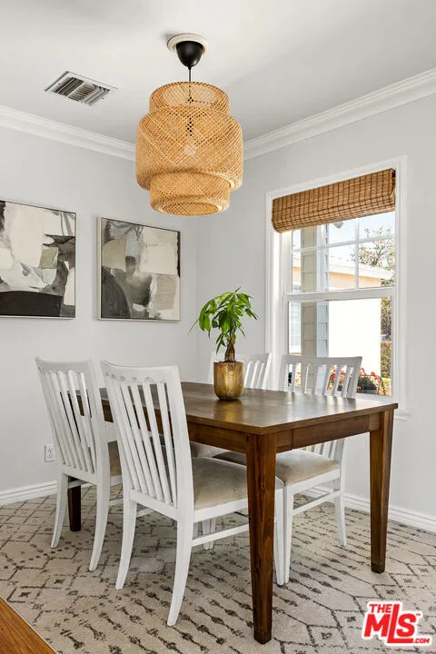 Tarzana, California 91335, United States, 3 Bedrooms Bedrooms, ,2 BathroomsBathrooms,Residential,Pending,144778