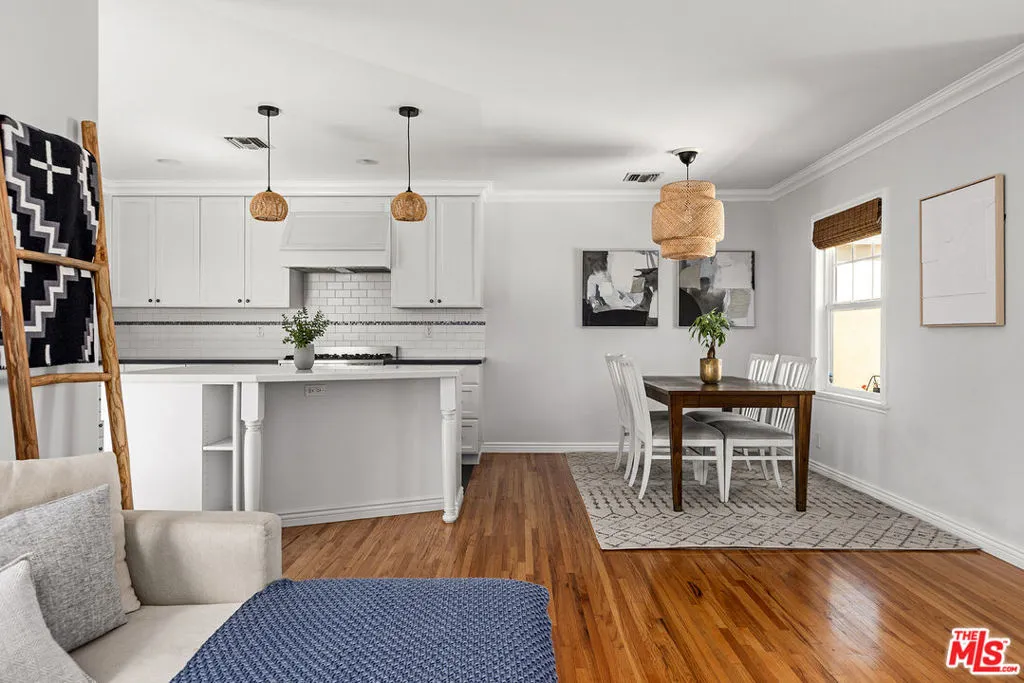 Tarzana, California 91335, United States, 3 Bedrooms Bedrooms, ,2 BathroomsBathrooms,Residential,Pending,144778