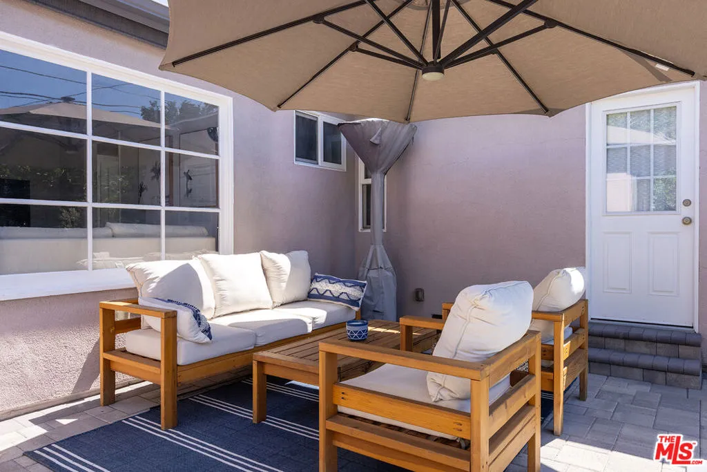 Tarzana, California 91335, United States, 3 Bedrooms Bedrooms, ,2 BathroomsBathrooms,Residential,Pending,144778