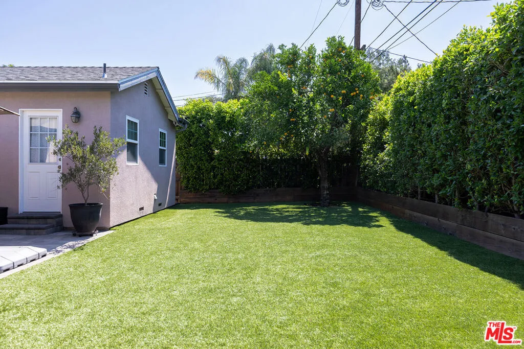 Tarzana, California 91335, United States, 3 Bedrooms Bedrooms, ,2 BathroomsBathrooms,Residential,Pending,144778