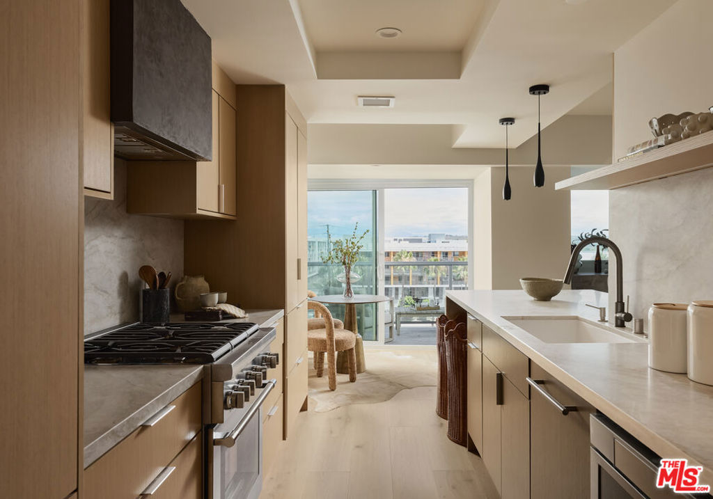 13600 Marina Pointe Drive 604