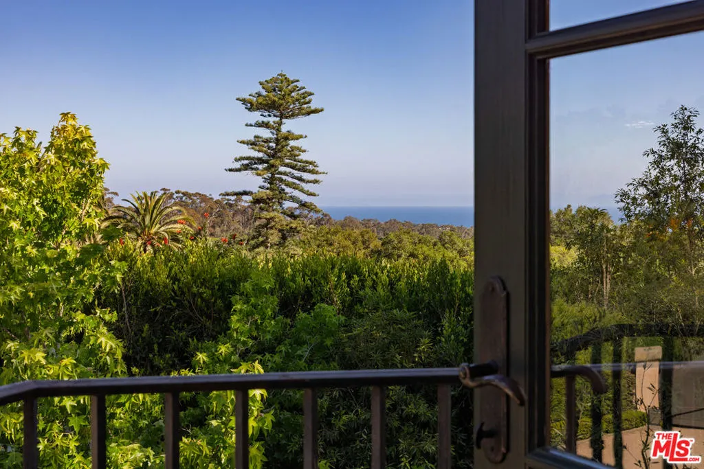 Montecito, California 93108, United States, 5 Bedrooms Bedrooms, ,6 BathroomsBathrooms,Residential,Active,172513