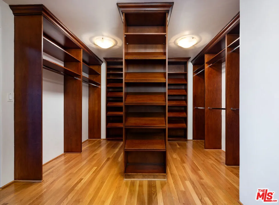 Montecito, California 93108, United States, 5 Bedrooms Bedrooms, ,6 BathroomsBathrooms,Residential,Active,172513