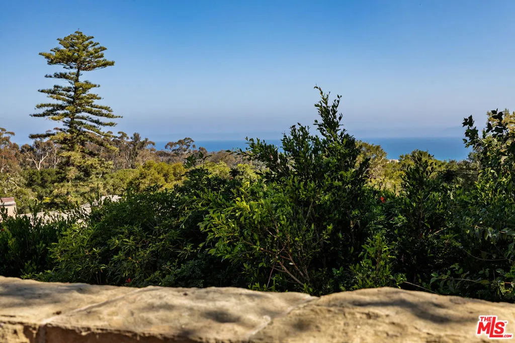 Montecito, California 93108, United States, 5 Bedrooms Bedrooms, ,6 BathroomsBathrooms,Residential,Active,172513