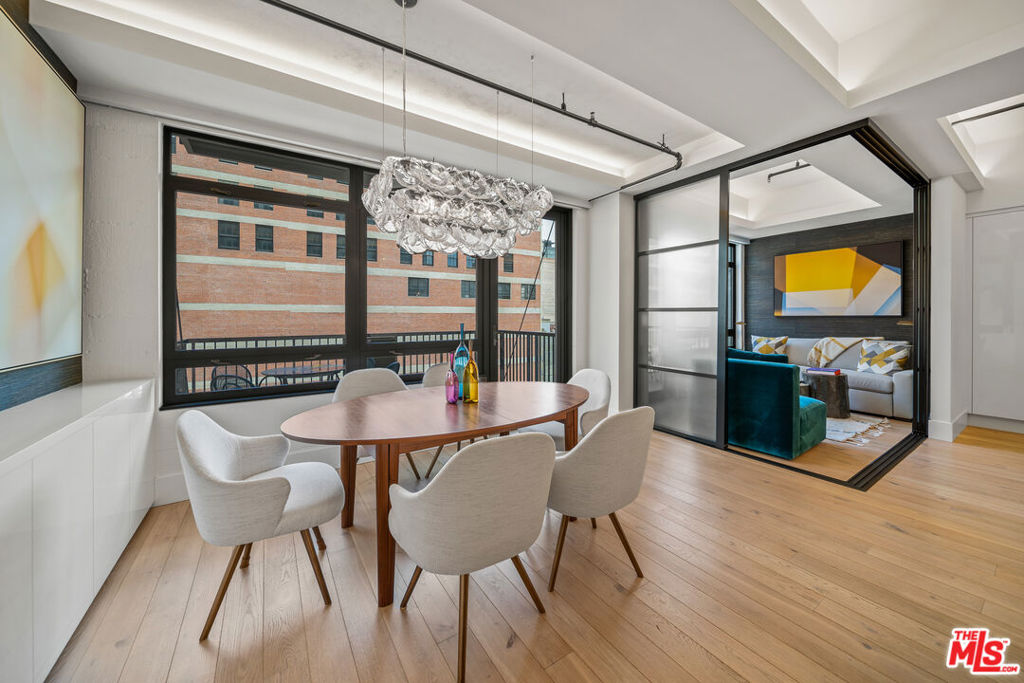 849 S Broadway 812