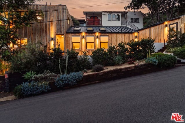 8550 Ridpath Drive, Los Angeles