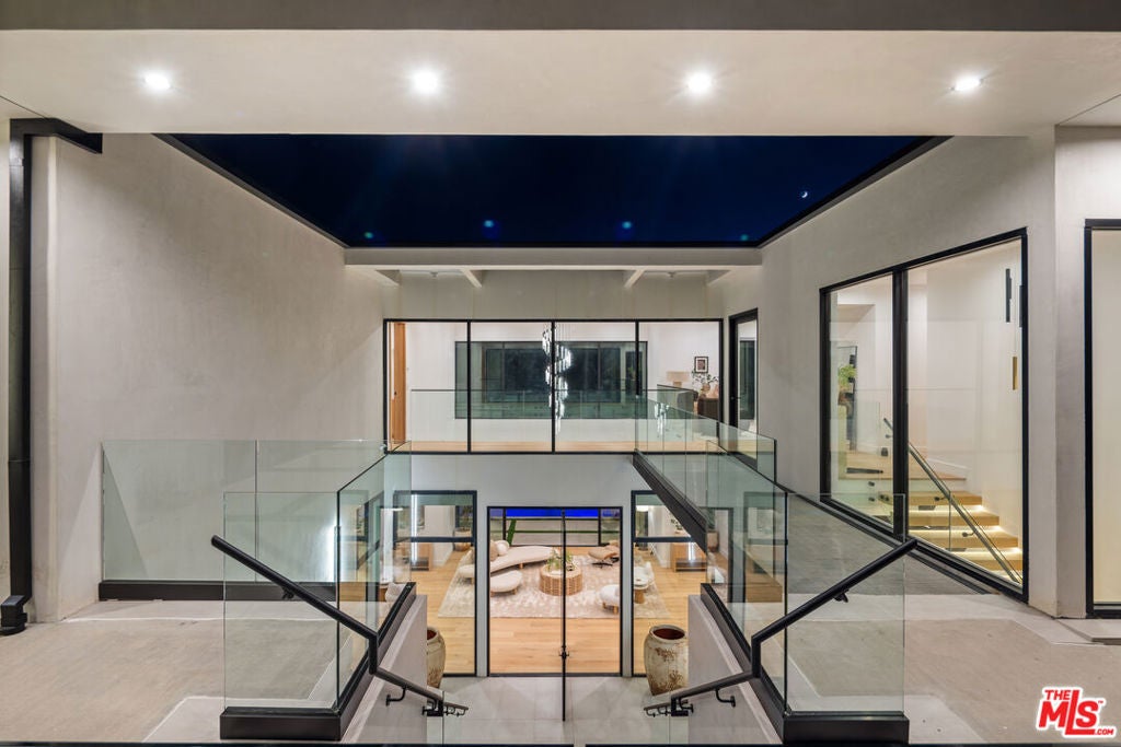 4732 Avenida Del Mar