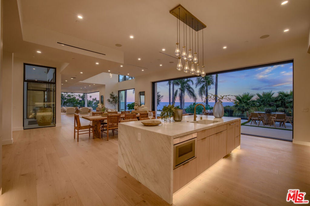 4732 Avenida Del Mar