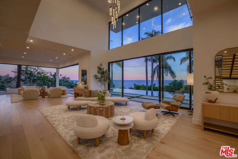 4732 Avenida Del Mar