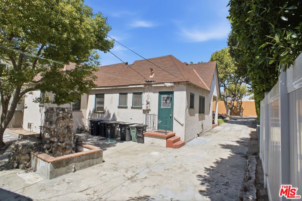 638 E San Jose Avenue