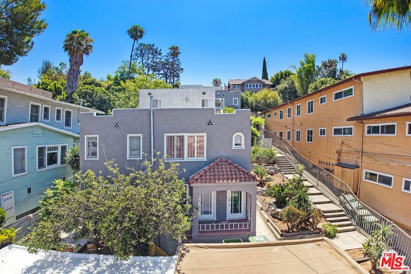 832 Hyperion Avenue