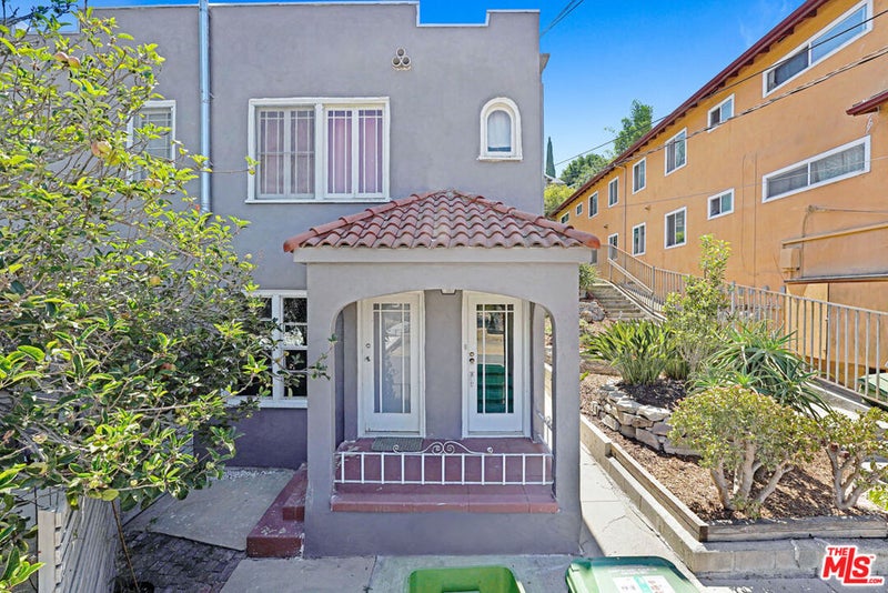 832 Hyperion Avenue