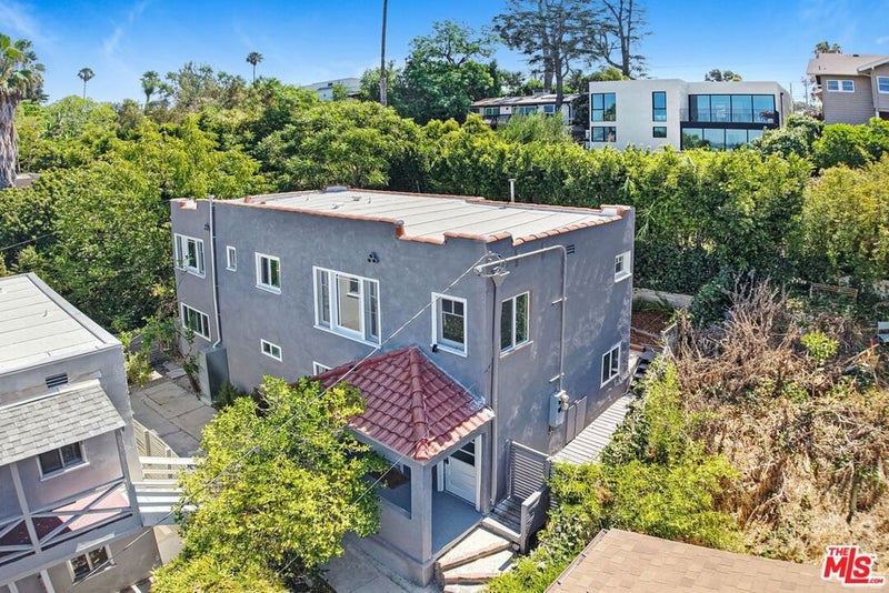 832 Hyperion Avenue