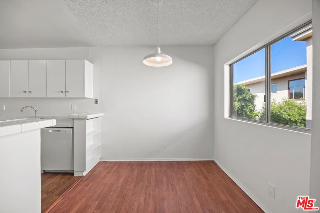 5400 Newcastle Avenue 66