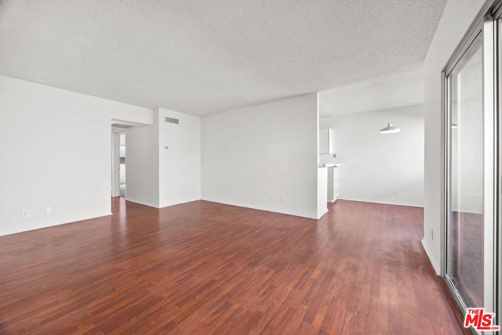 5400 Newcastle Avenue 66