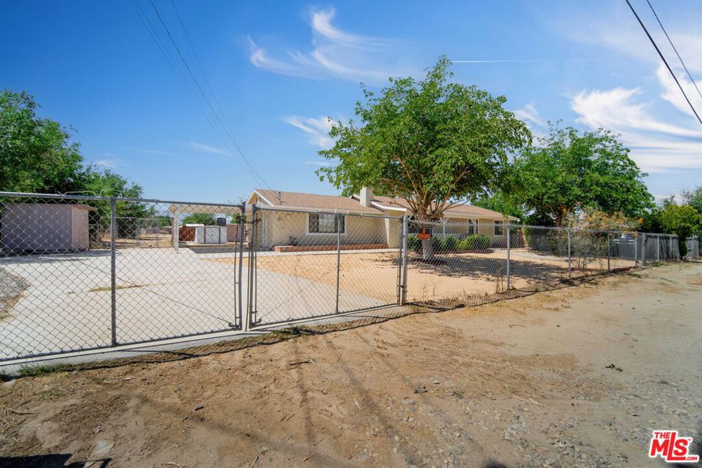 10250 E Avenue Q10