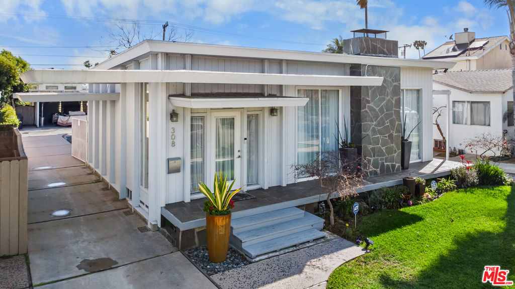 308 W Ellis Avenue