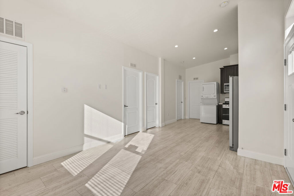 8250 Lankershim Boulevard 185
