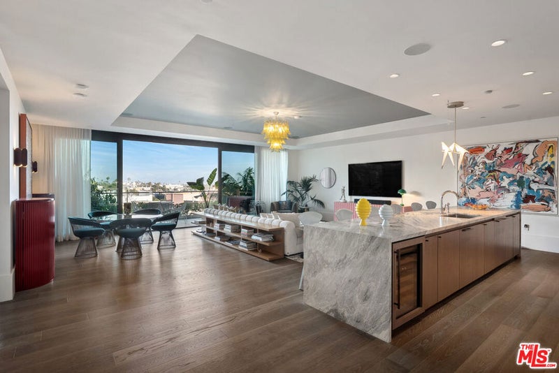 8420 W Sunset Boulevard 504