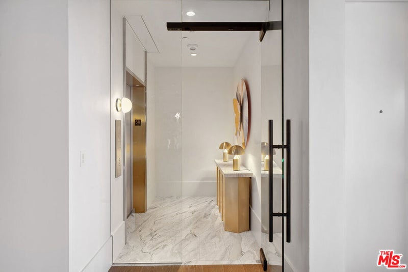 8420 W Sunset Boulevard 504