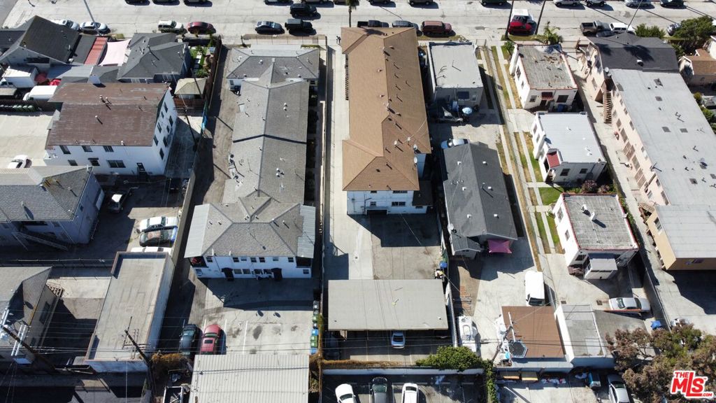 6416 S Victoria Avenue