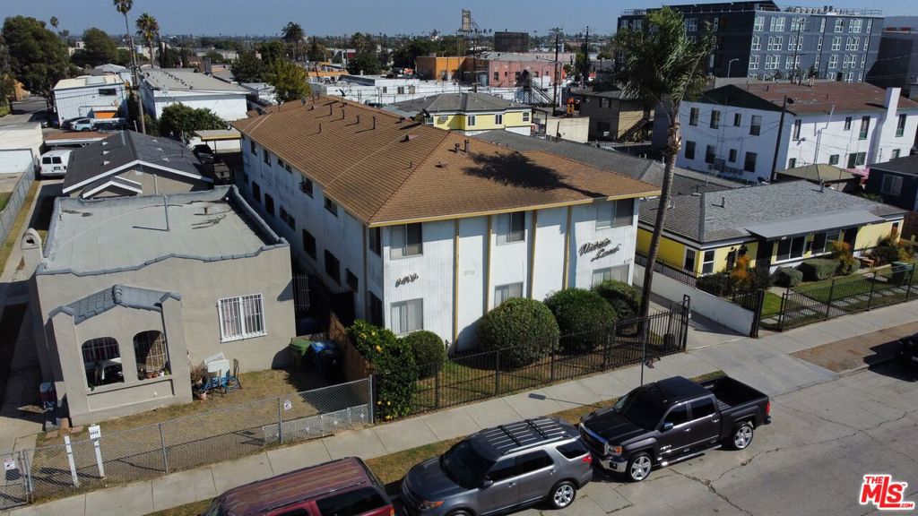 6416 S Victoria Avenue