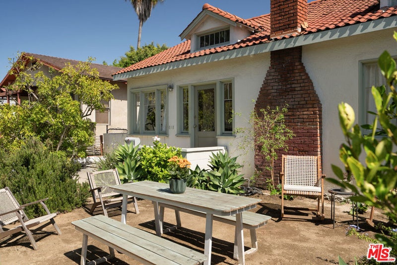 818 Palms Boulevard