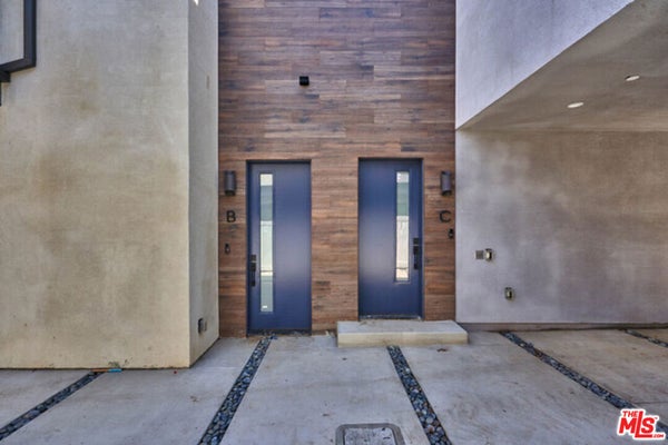 13928 BESSEMER ST # 2, VAN NUYS, CA 91401 - Image 0f2e2df897eaeac4b0136aa099a4859f/3091080153