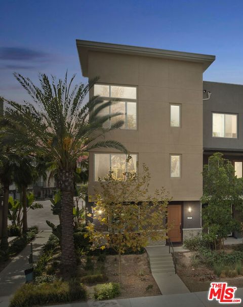 157 Steely Irvine CA 92614