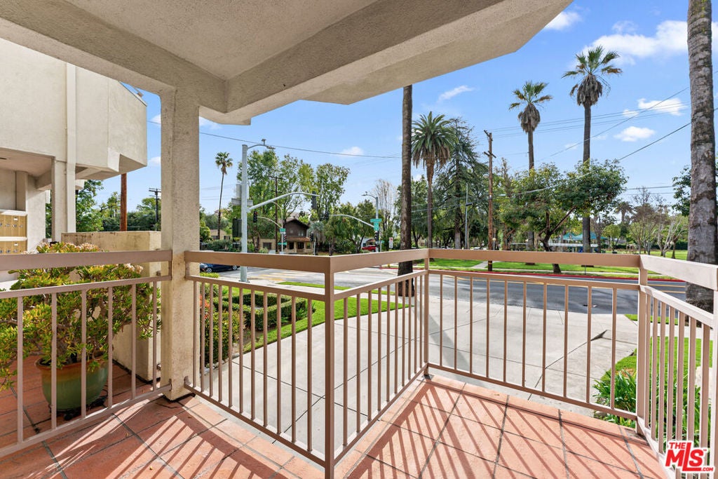 265 W California Boulevard 1