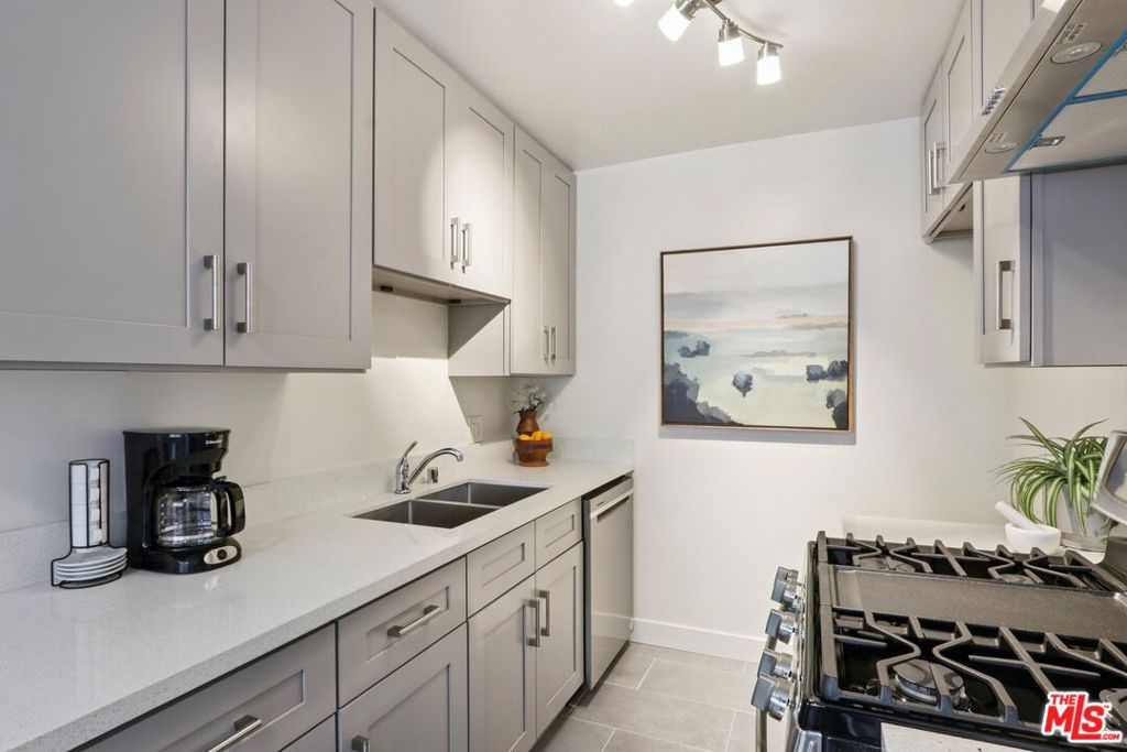 2251 Crenshaw Boulevard