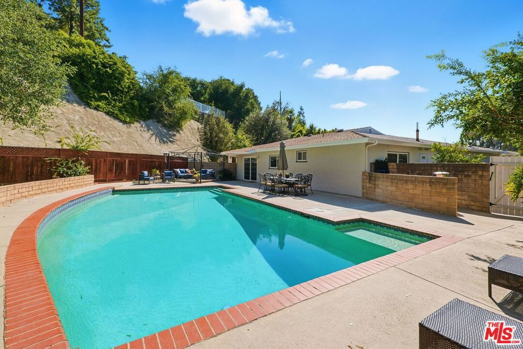 9446 Mclennan Avenue