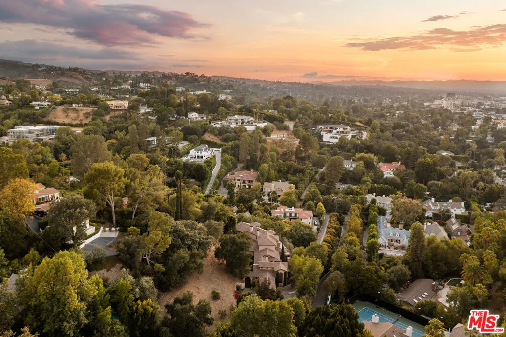 Encino, California 91316, United States, 5 Bedrooms Bedrooms, ,6 BathroomsBathrooms,Residential,Active,182649