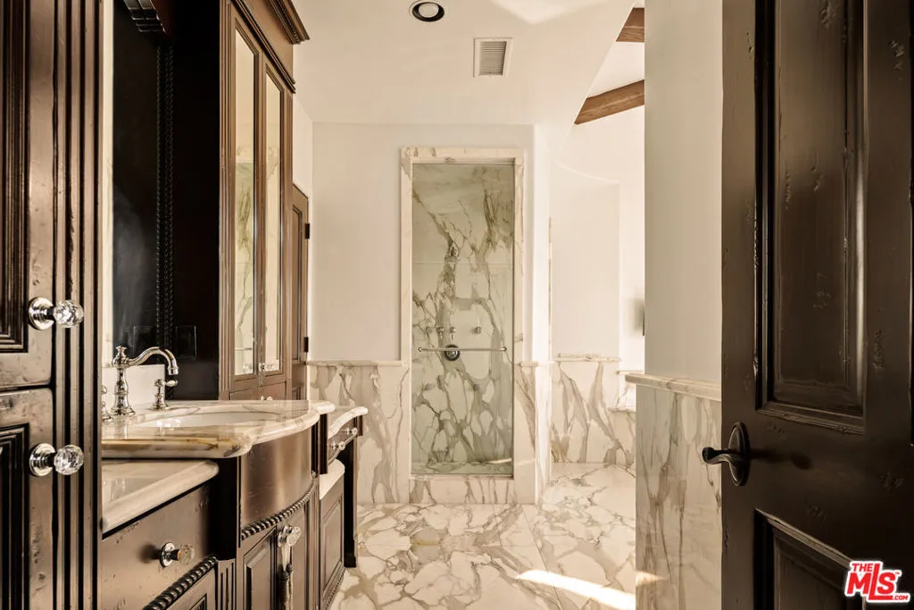 Encino, California 91316, United States, 5 Bedrooms Bedrooms, ,6 BathroomsBathrooms,Residential,Active,182649