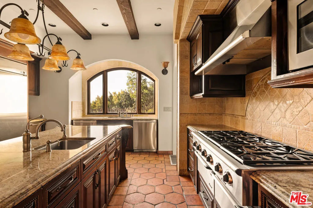 Encino, California 91316, United States, 5 Bedrooms Bedrooms, ,6 BathroomsBathrooms,Residential,Active,182649