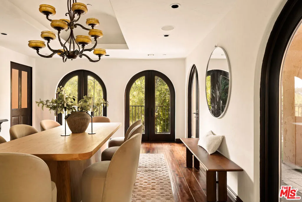 Encino, California 91316, United States, 5 Bedrooms Bedrooms, ,6 BathroomsBathrooms,Residential,Active,182649