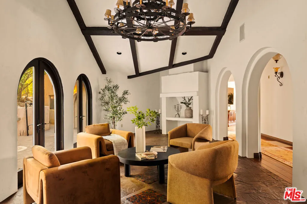 Encino, California 91316, United States, 5 Bedrooms Bedrooms, ,6 BathroomsBathrooms,Residential,Active,182649