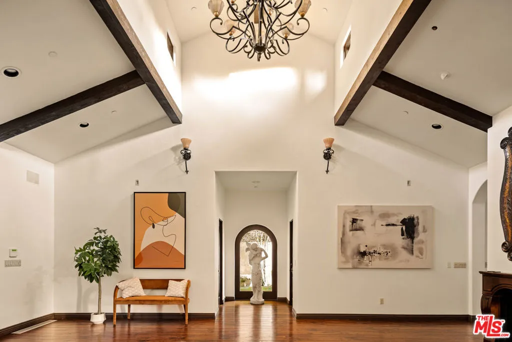 Encino, California 91316, United States, 5 Bedrooms Bedrooms, ,6 BathroomsBathrooms,Residential,Active,182649