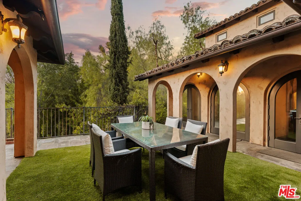 Encino, California 91316, United States, 5 Bedrooms Bedrooms, ,6 BathroomsBathrooms,Residential,Active,182649