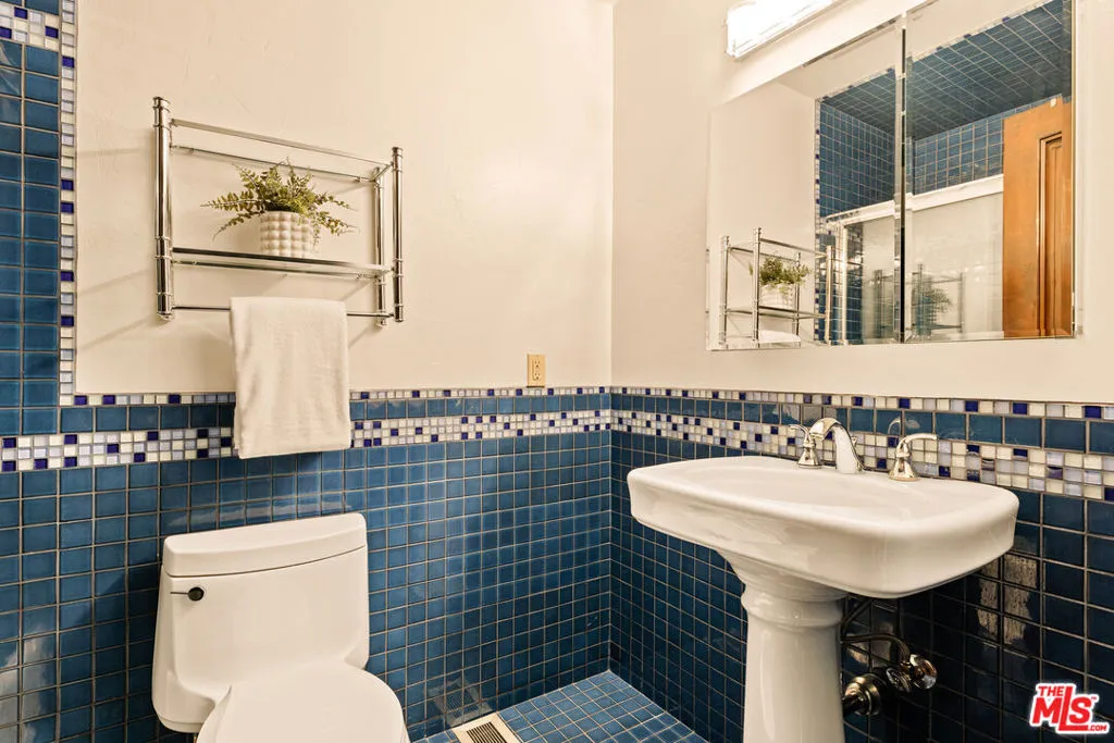 Encino, California 91316, United States, 5 Bedrooms Bedrooms, ,6 BathroomsBathrooms,Residential,Active,182649