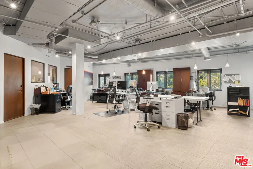 Encino, California 91316, United States, 5 Bedrooms Bedrooms, ,6 BathroomsBathrooms,Residential,Active,182649