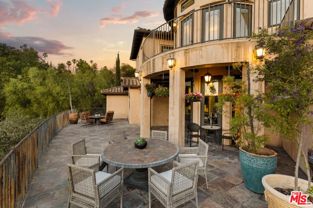 Encino, California 91316, United States, 5 Bedrooms Bedrooms, ,6 BathroomsBathrooms,Residential,Active,182649