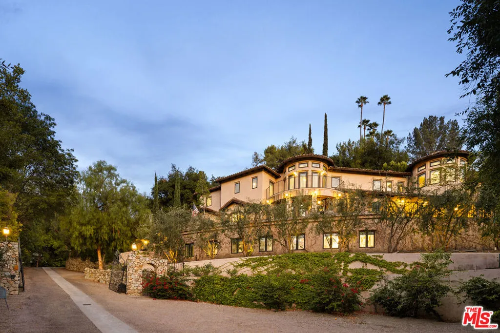 Encino, California 91316, United States, 5 Bedrooms Bedrooms, ,6 BathroomsBathrooms,Residential,Active,182649