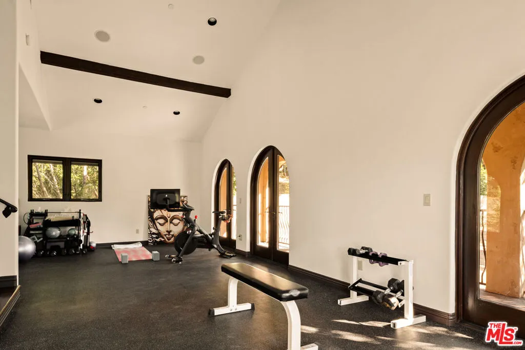 Encino, California 91316, United States, 5 Bedrooms Bedrooms, ,6 BathroomsBathrooms,Residential,Active,182649